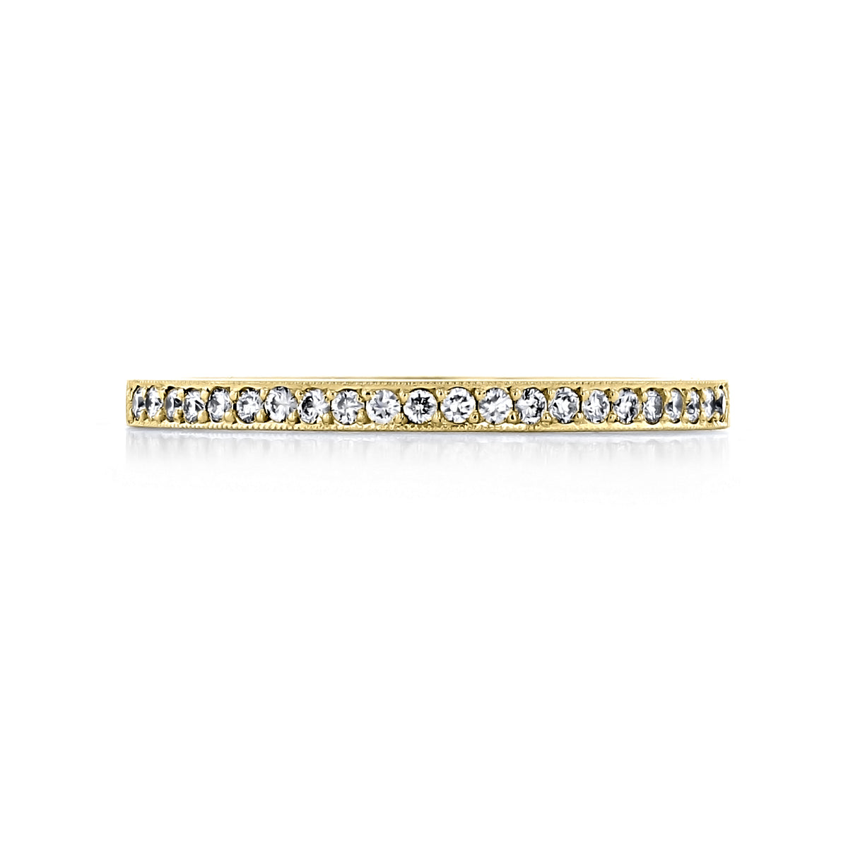 Dantela | Diamond Band - 252612MLY gold band featuring a continuous row of round pavé-set diamonds with milgrain edges.
