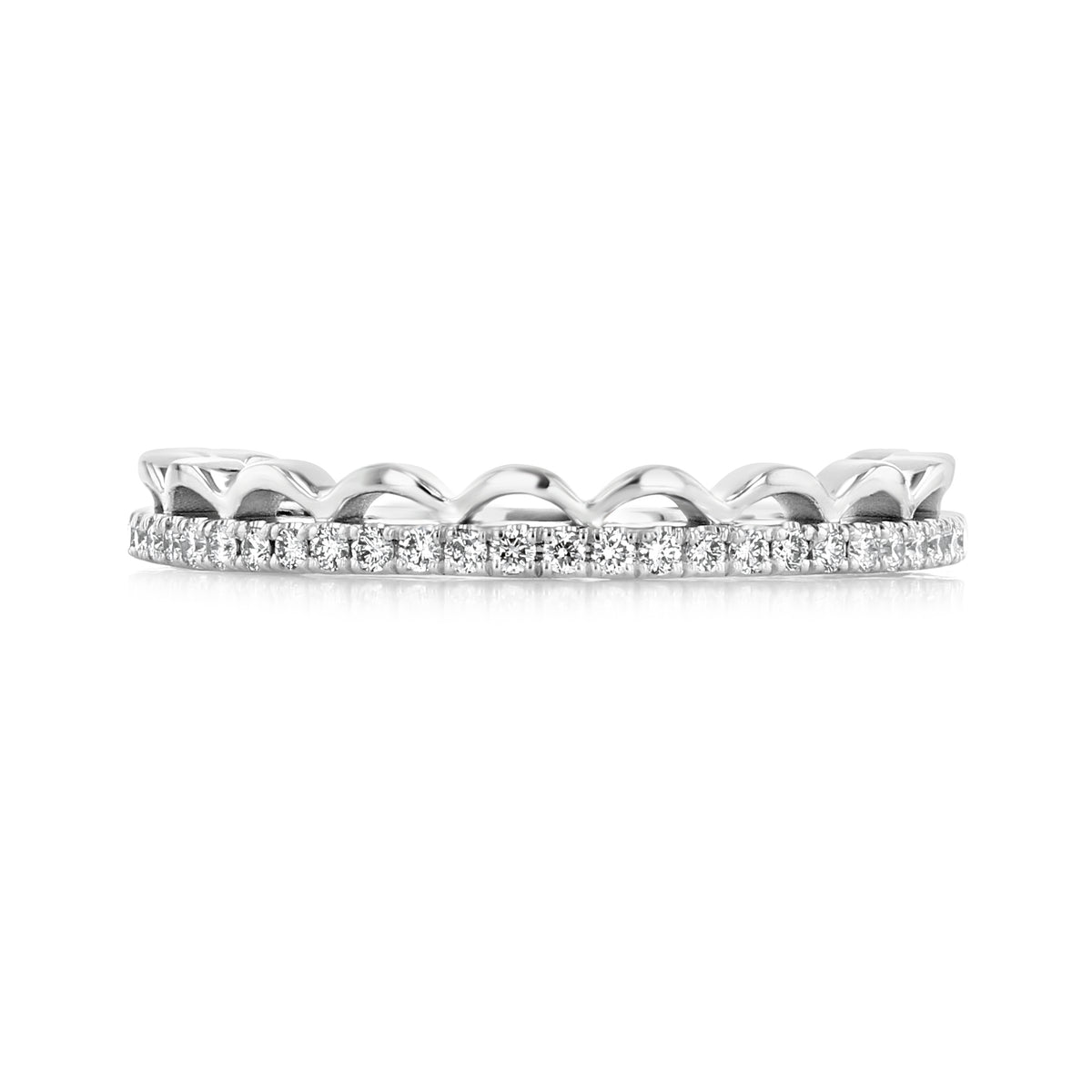 Tacori | Crescent Crown Diamond Wedding Band - 2674B34 in platinum featuring a row of pavé-set diamonds topped with a decorative scalloped edge in a Tacori Sculpted Crescent design.