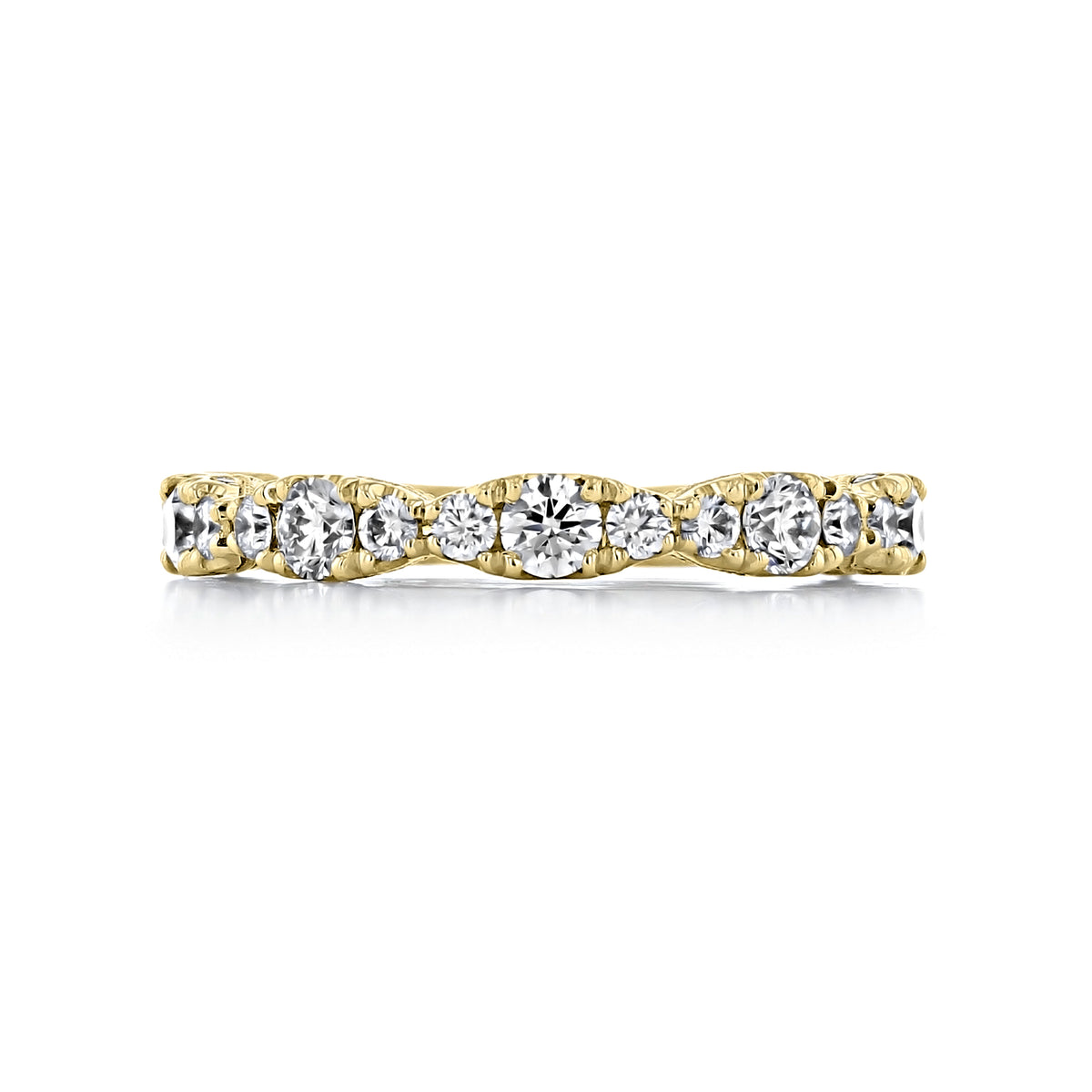RoyalT | Diamond Band - HT2653B34Y yellow gold Tacori wedding band featuring a row of alternating round brilliant-cut diamonds.