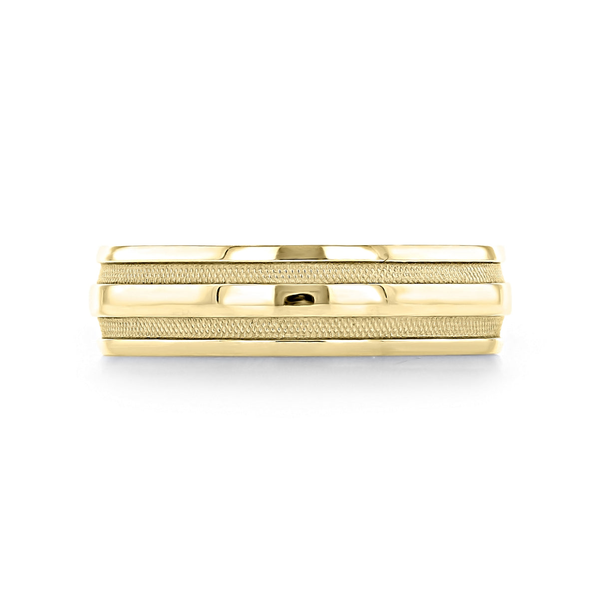 Tacori Sculpted Crescent | Wedding Band - 76-6Y gold men’s band featuring a textured mesh finish center inlay bordered by smooth, polished edges.